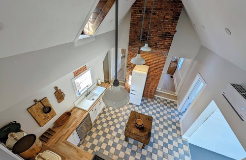 Croom House | Historic Farmhouse 30 minutes to DC/Annapolis. 4BR Large and Inviting, Zipline