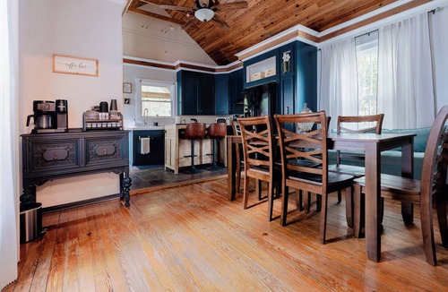 Washington House | Historic Home with 3 King Beds, Walk to Downtown & Waterfront