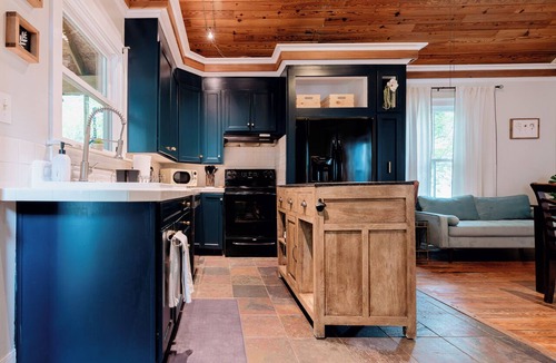 Washington House | Historic Home with 3 King Beds, Walk to Downtown & Waterfront