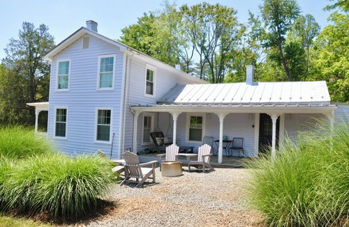 Wingina House | Historic Lilac Cottage - sleeps 8, firepit, nearby river access