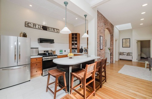 New Bedford Apartment | Historic New Bedford Henry’s on William! 4 Bedroom