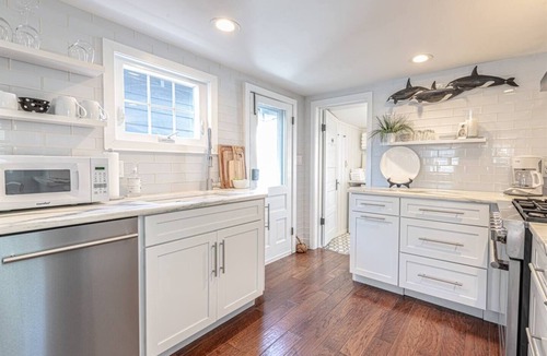 Riviera House | Historic OCNJ Dutchess of Dollhouse Row - By the Bay-2BR, Sleeps 4