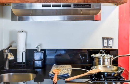 Old Town Alexandria Apartment | Historic OLD TOWN! Block 2 KING ST! 99 Walkscore