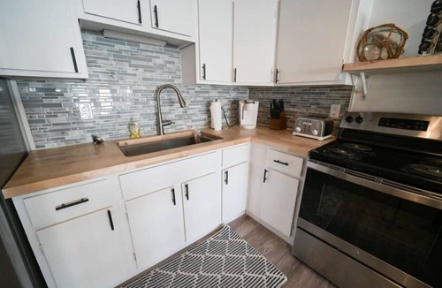 Sylvan Beach House | Historic Oneida Lakefront Home 14/BR Sleeps 42!