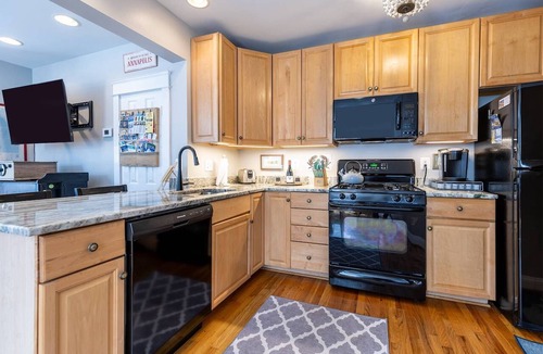 Historic District Apartment | Historic Suite 2 Blocks from Main St with On-Site Parking & Dog-Friendly