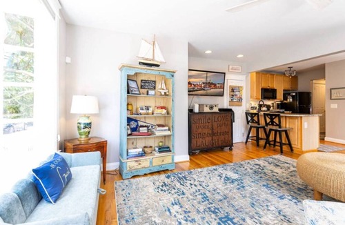 Historic District Apartment | Historic Suite 2 Blocks from Main St with On-Site Parking & Dog-Friendly