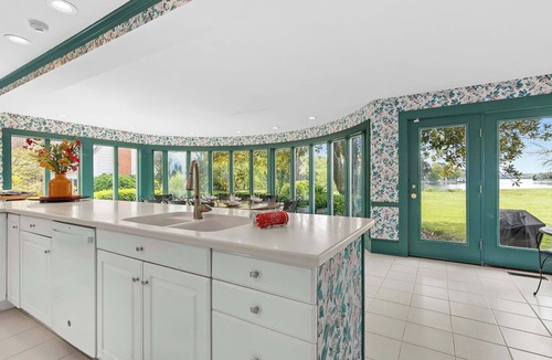 Oxford House | Historic Waterfront Estate with Pool & Pet-Friendly – Perfect for Fall Getaways