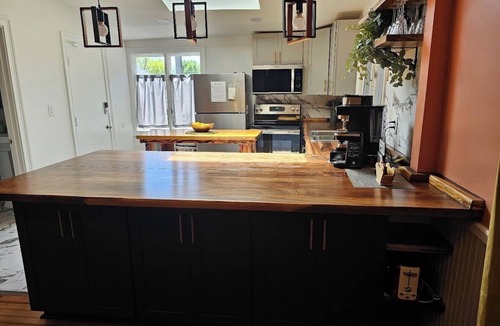 Downtown House | Historic Waterfront Home - Sleeps 10 - Walk to Downtown Hampton