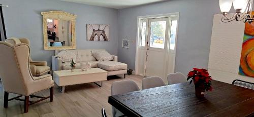 Cutler Bay Apartment | Holiday, 3BR Private Duplex in Cutler Bay, Pool Table, BBQ, Laundry, living room, kitchen, Terrace, Free Parking