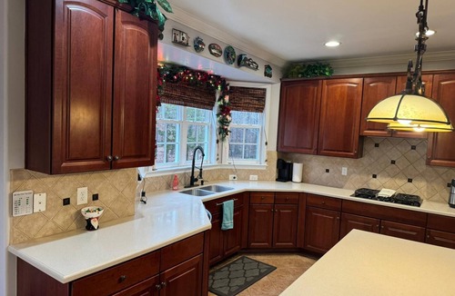 Ruby House | Holiday decorated Stafford Estate home on quiet 3 acre lot