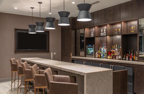Revere Hotel | Holiday Inn Boston Logan Airport - Chelsea by IHG