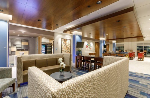 Sturbridge Hotel | Holiday Inn Express & Suites - Sturbridge, an IHG Hotel