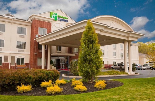 Vineland Hotel | Holiday Inn Express Hotel & Suites Vineland Millville, an IHG Hotel