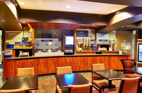 Vineland Hotel | Holiday Inn Express and Suites Vineland Millville, an IHG Hotel