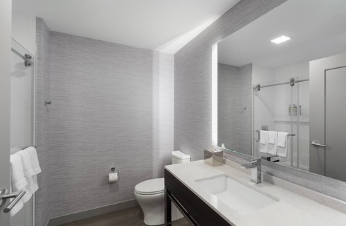 Revere Hotel | Holiday Inn Express Boston Logan Airport - Revere by IHG