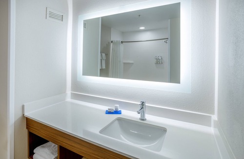 Delmar Hotel | Holiday Inn Express Hotel & Suites Salisbury - Delmar by IHG
