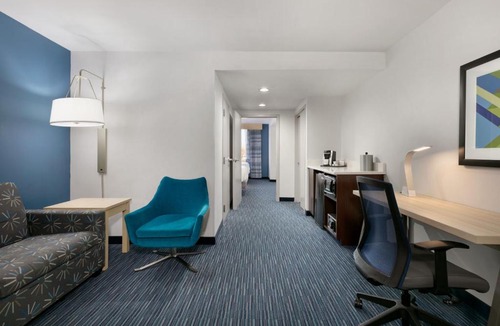 Norfolk Hotel | Holiday Inn Express Hotel & Suites Norfolk Airport by IHG