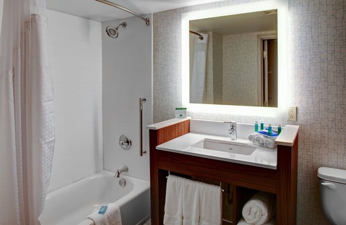 Ashland Hotel | Holiday Inn Express Hotel & Suites Richmond North Ashland by IHG