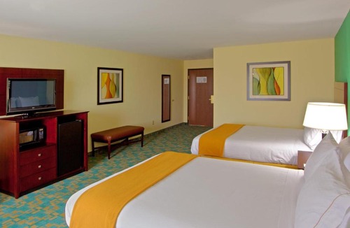 Thornburg Hotel | Holiday Inn Express Hotel & Suites Thornburg-S. Fredericksburg by IHG