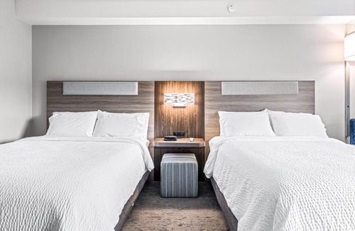 Deepwater Hotel | Holiday Inn Express & Suites Carneys Point - Pennsville by IHG