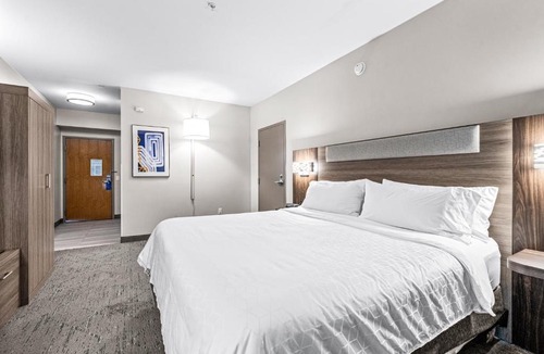 Deepwater Hotel | Holiday Inn Express & Suites Carneys Point - Pennsville by IHG