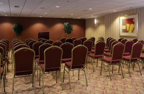 Ruckersville Hotel | Holiday Inn Express & Suites Charlottesville - Ruckersville by IHG