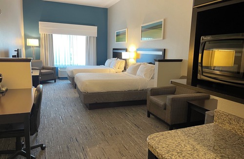 Montgomery Hotel | Holiday Inn Express & Suites Montgomery by IHG