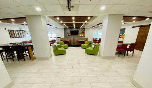 Western Branch North Hotel | Holiday Inn Express & Suites Chesapeake by IHG