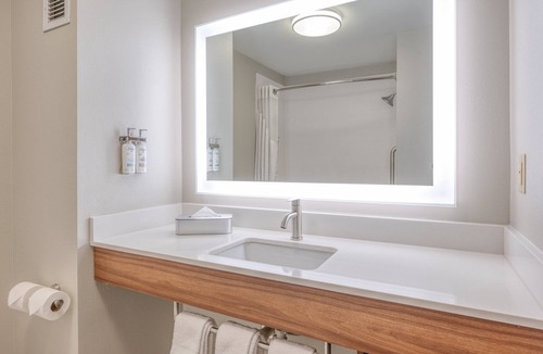 Thornburg Hotel | Holiday Inn Express & Suites - Thornburg, S. Fredericksburg by IHG