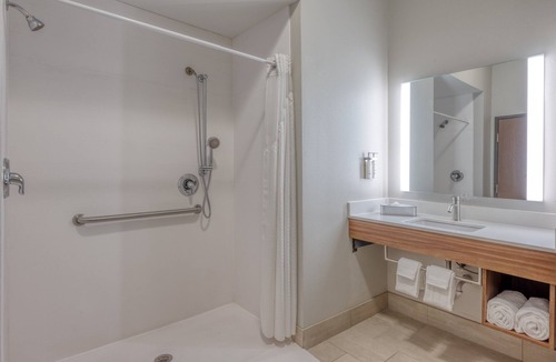 Thornburg Hotel | Holiday Inn Express & Suites - Thornburg, S. Fredericksburg by IHG