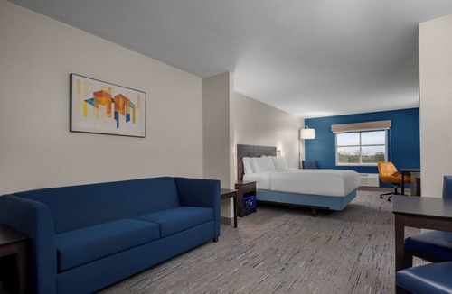 Three Lakes Hotel | Holiday Inn Express & Suites Kendall by IHG