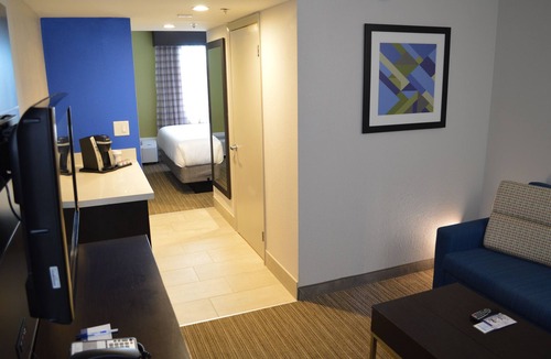 Hialeah Hotel | Holiday Inn Express & Suites Miami - Hialeah by IHG