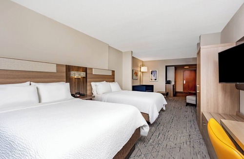 Lantana Hotel | Holiday Inn Express & Suites Lantana by IHG