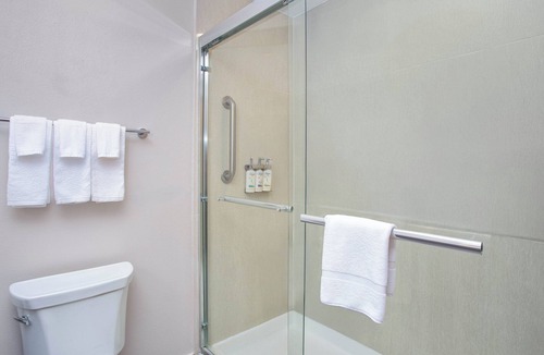 Lantana Hotel | Holiday Inn Express & Suites Lantana by IHG