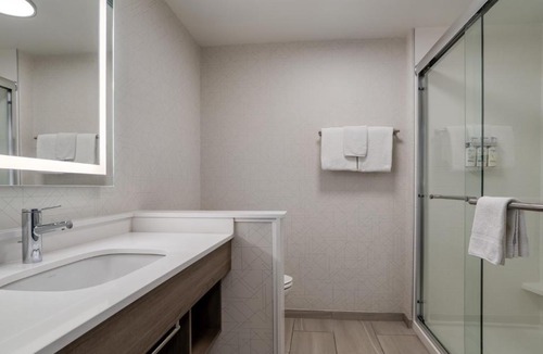 Linden Hotel | Holiday Inn Express & Suites Linden - Newark South by IHG