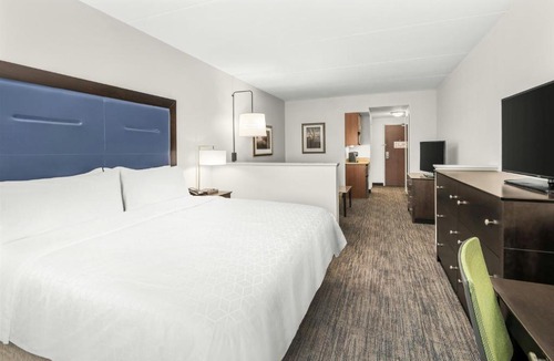 Newark Hotel | Holiday Inn Express & Suites Wilmington-Newark by IHG