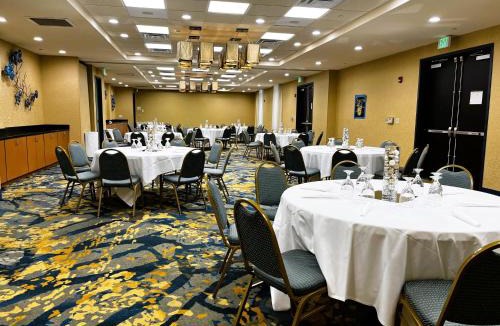 Williamsburg Resort | Holiday Inn Hotel & Suites Gateway by IHG