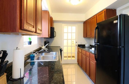 South Middle River Apartment | Holidays Sale | 20-40% discounts | Pool available| Beach 7min