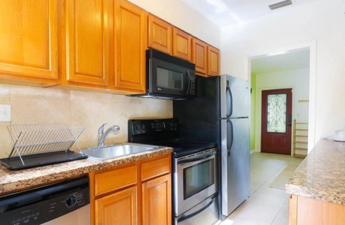 South Middle River Apartment | Holidays Sale | 20-40% discounts| Pool available| Beach 7min| Downtown 6min