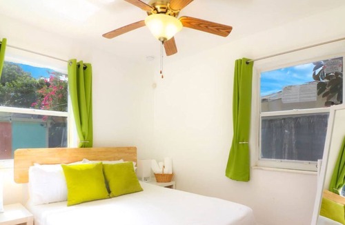 South Middle River Apartment | Holidays Sale | 20-40% discounts| Pool available| Beach 7min| Downtown 6min
