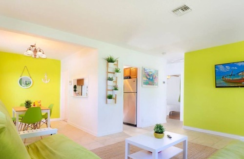 South Middle River Apartment | Holidays Sale | 20-40% discounts | Pool available| Beach 7min