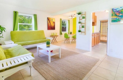 South Middle River House | Holidays Sale | 20-40% discounts | Private Pool | Beach 7min| Downtown 6min
