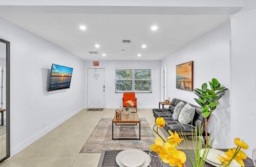 Little Ranches House | Hollywood 2 Bdrm New Furnished Beach Vacation Lb2