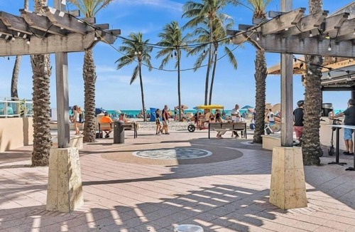 Royal Poinciana House | Hollywood 2-Bed Studio Near Beach & Hard Rock