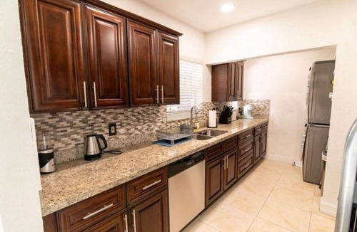 Driftwood House | Hollywood 6980