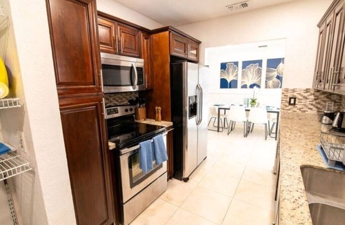 Driftwood House | Hollywood 6980