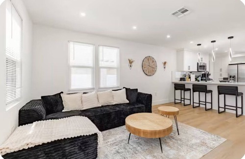 Royal Poinciana House | Hollywood Beach/Downtown/Arts District/hard-rock