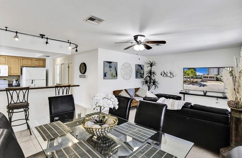 Hollywood South Central Beach House | Hollywood Beach Getaway – Walk to Broadwalk, Dining & Nightlife in 7 Minute Walk