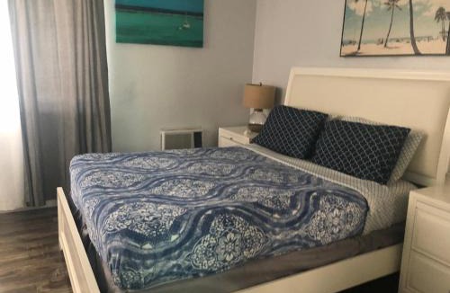 Hollywood South Central Beach Apartment | Hollywood Beachfront House