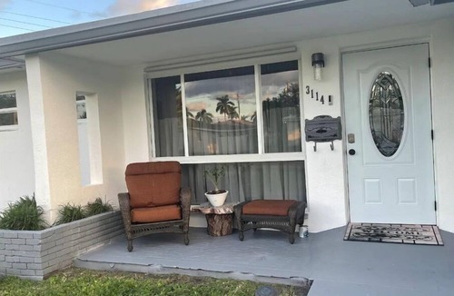 Park East House | Hollywood Cove cozy home near beach, Hardrock hote